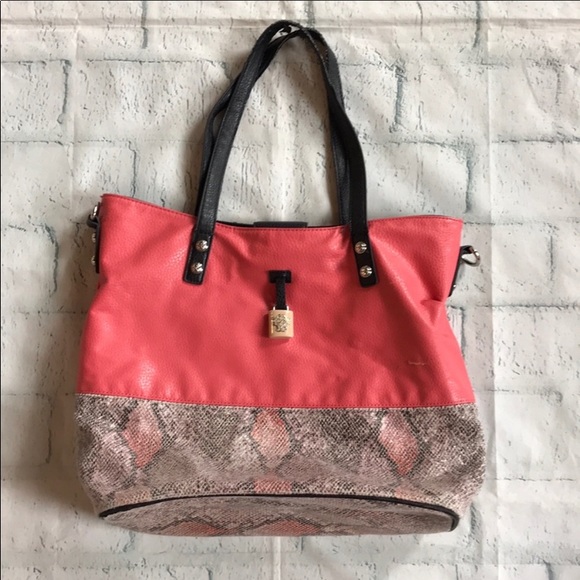 Jessica Simpson Handbags - 💕❤️Jessica Simpson Hand/shoulder bag❤️💕